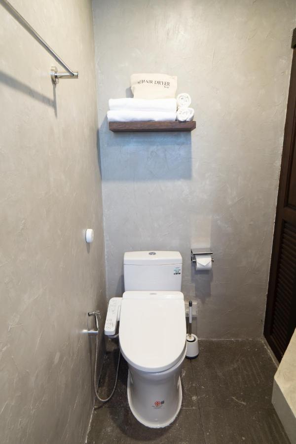 Lo-Ha Guest House, Contactless Check-In Bangkok Bagian luar foto