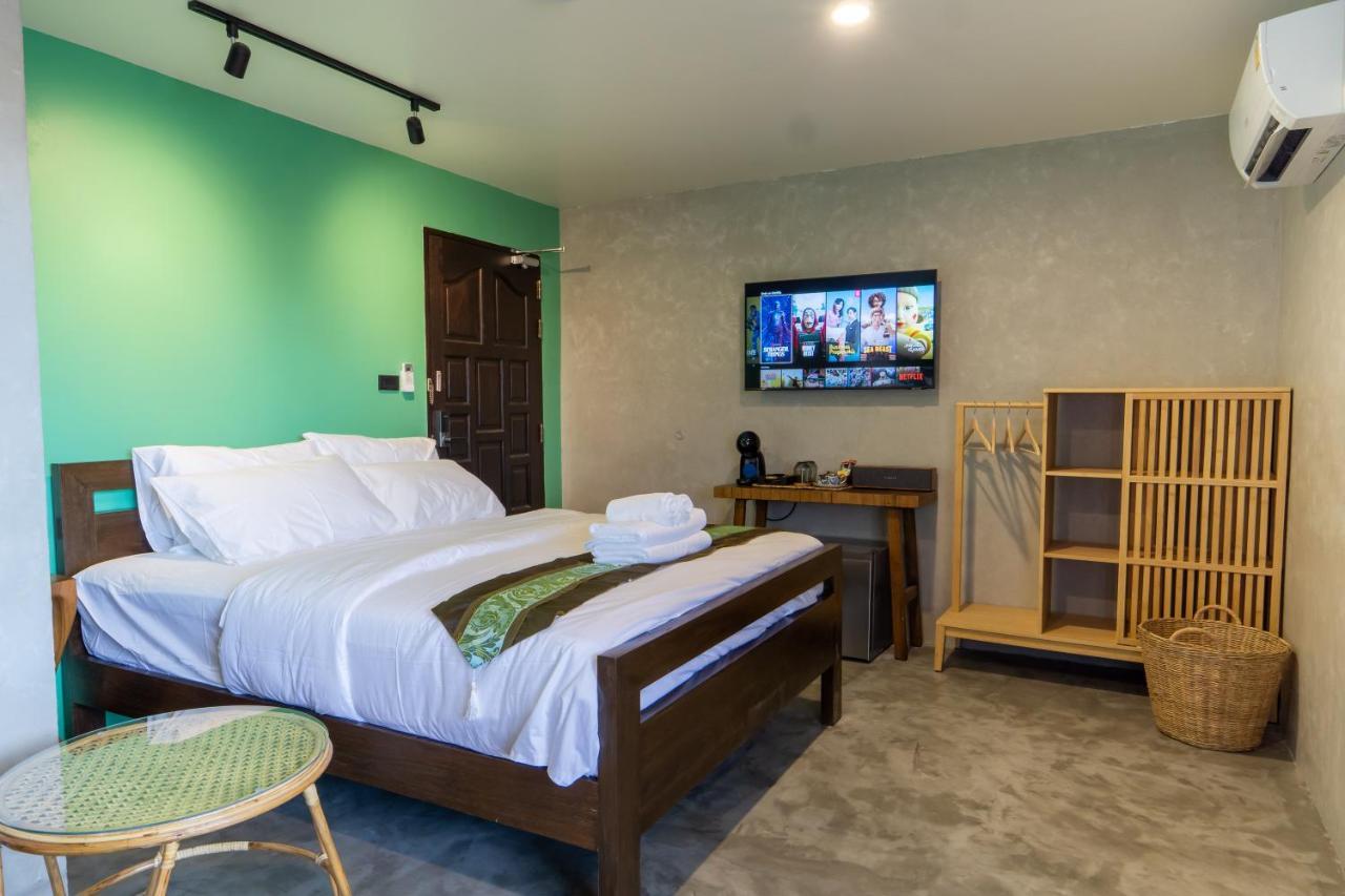 Lo-Ha Guest House, Contactless Check-In Bangkok Bagian luar foto