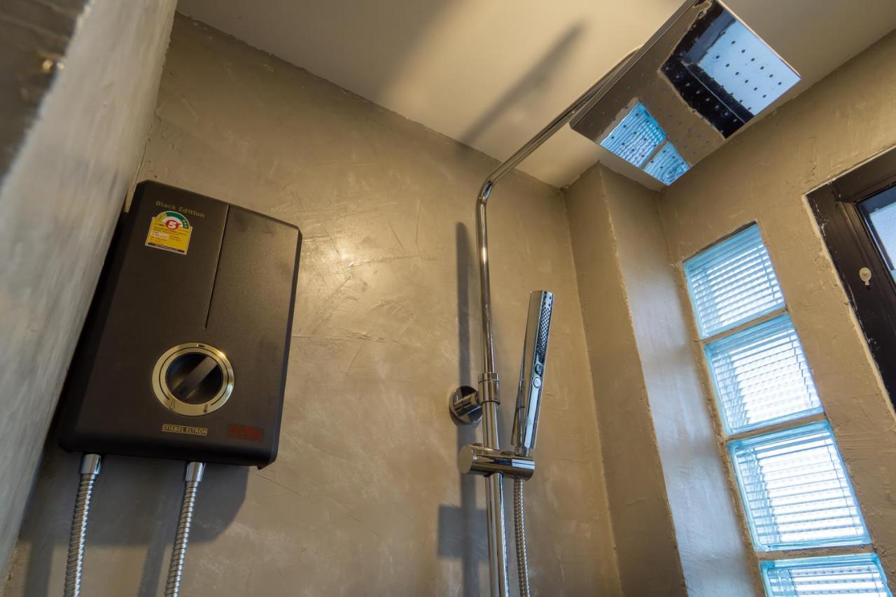 Lo-Ha Guest House, Contactless Check-In Bangkok Bagian luar foto