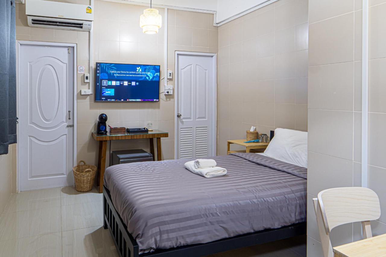 Lo-Ha Guest House, Contactless Check-In Bangkok Bagian luar foto