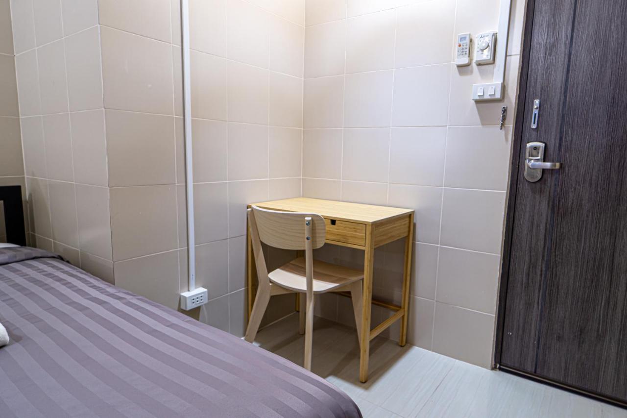 Lo-Ha Guest House, Contactless Check-In Bangkok Bagian luar foto