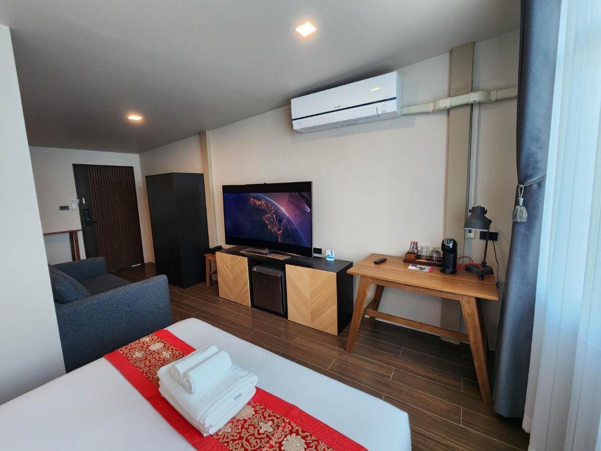 Lo-Ha Guest House, Contactless Check-In Bangkok Bagian luar foto