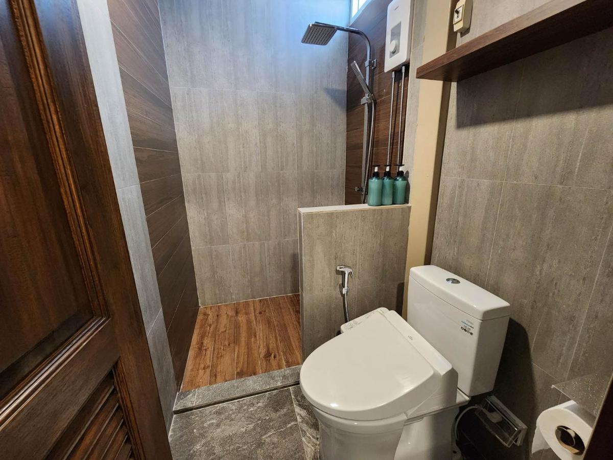 Lo-Ha Guest House, Contactless Check-In Bangkok Bagian luar foto