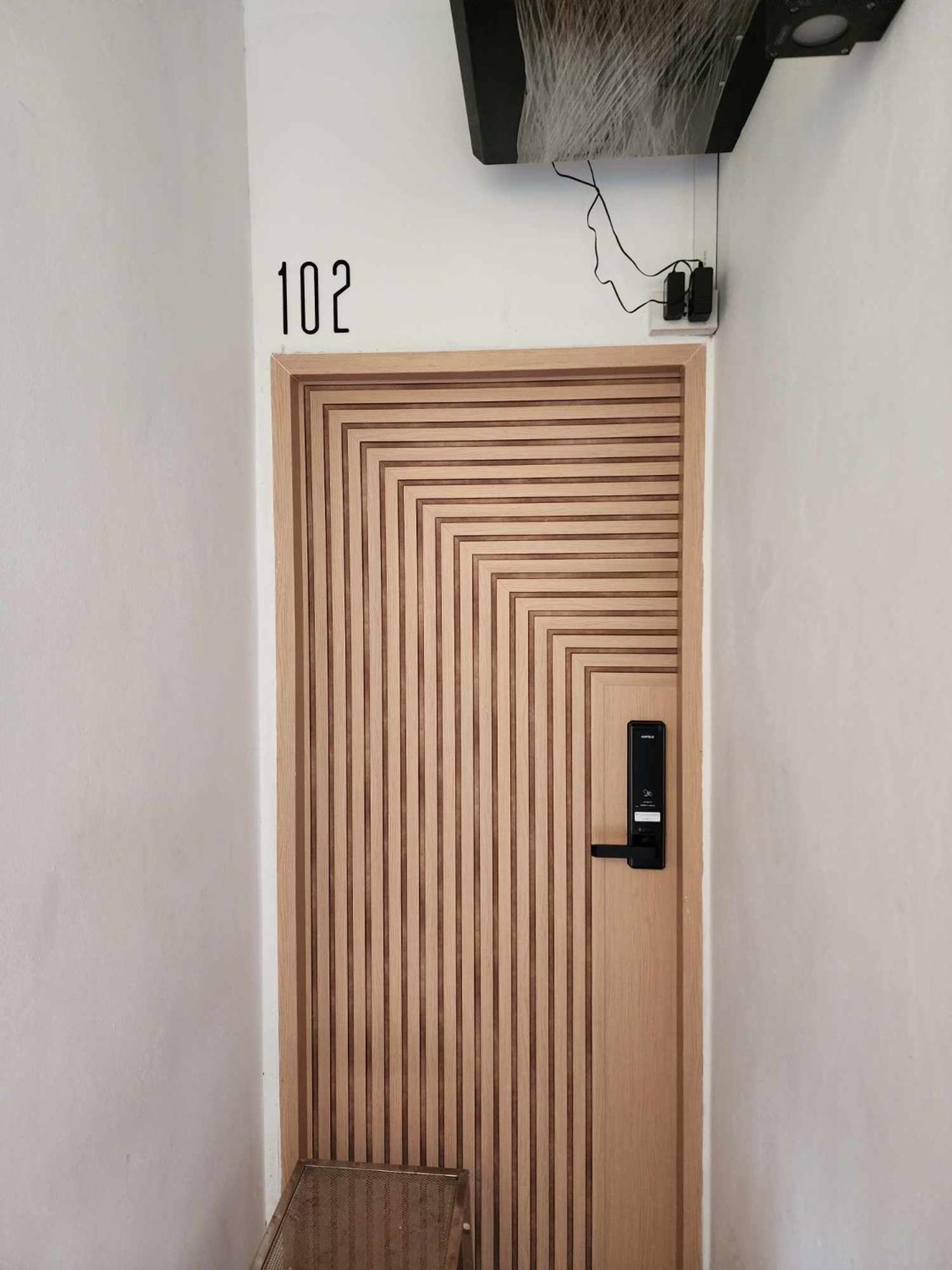 Lo-Ha Guest House, Contactless Check-In Bangkok Bagian luar foto