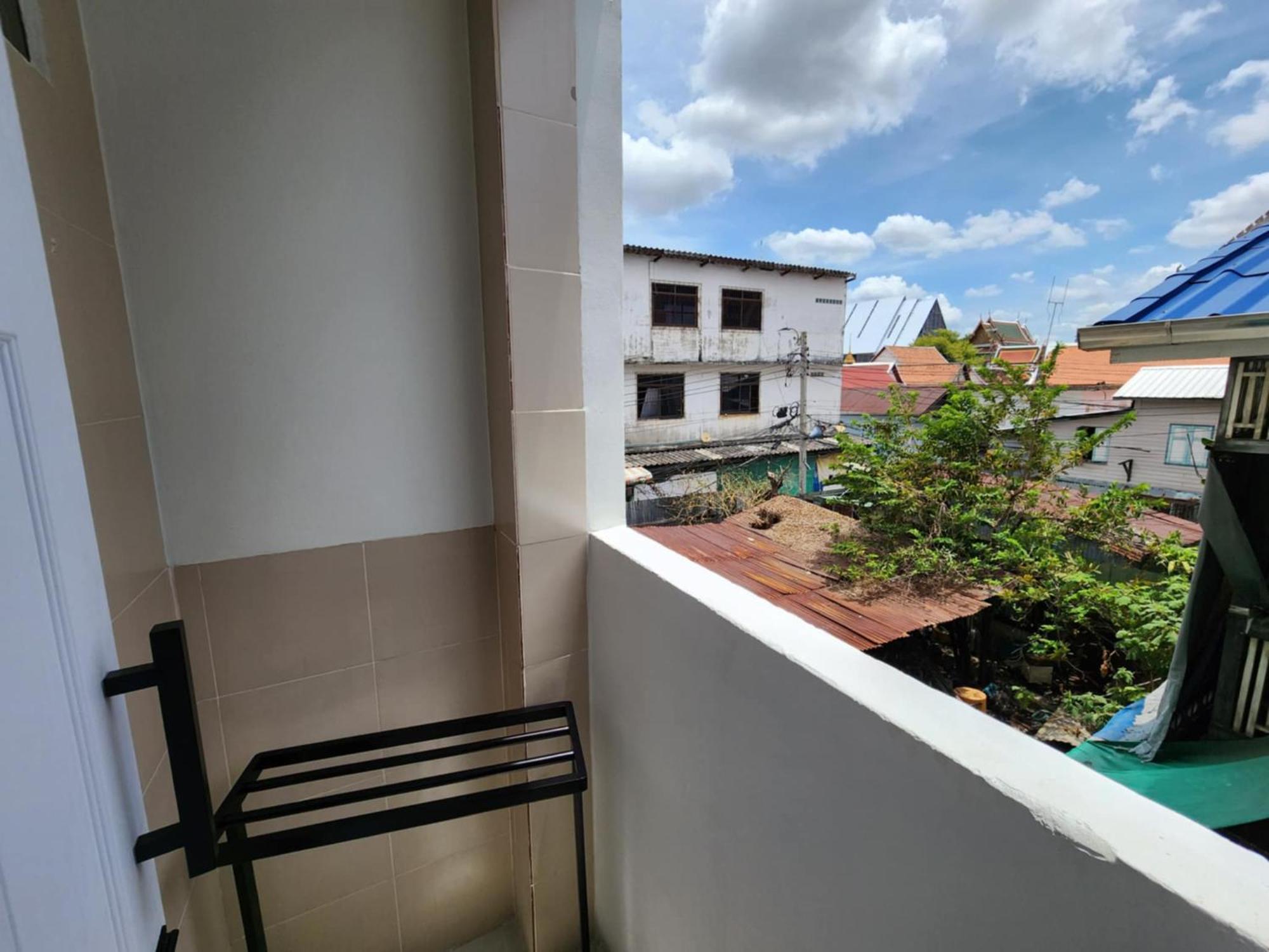 Lo-Ha Guest House, Contactless Check-In Bangkok Bagian luar foto